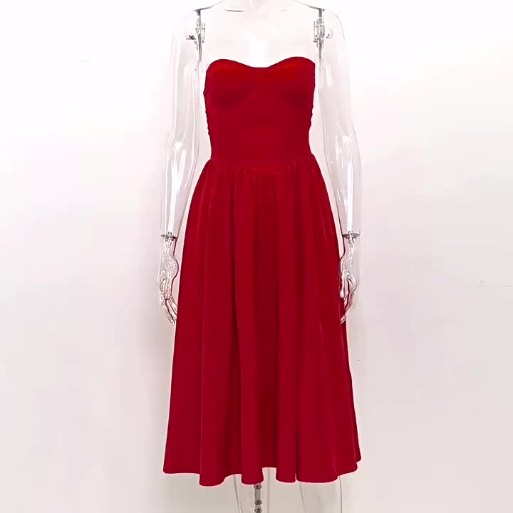 Well Tailored Dress with a Graceful Silhouette