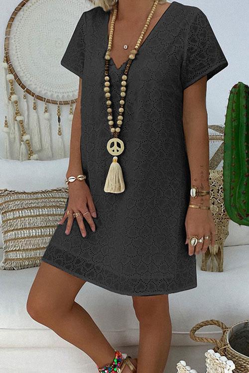 Beautifully Finished Dress in a Timeless Design