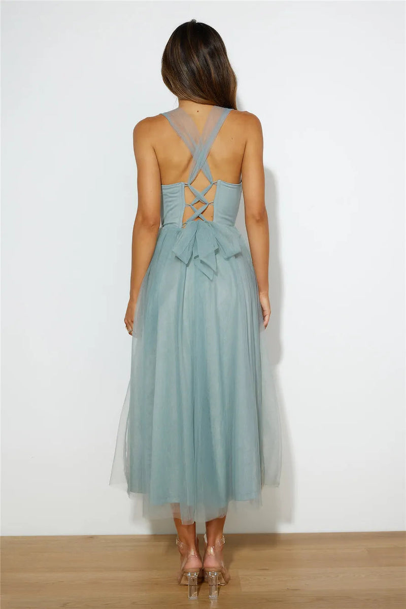 Beautifully Finished Dress in a Timeless Design