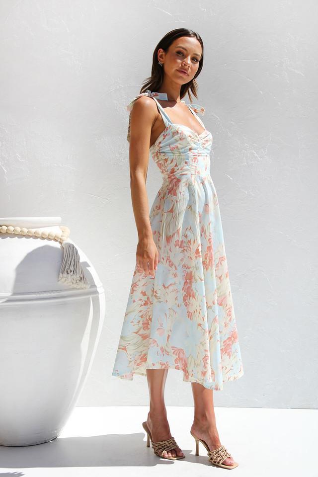 Gracefully Styled Dress for Any Occasion