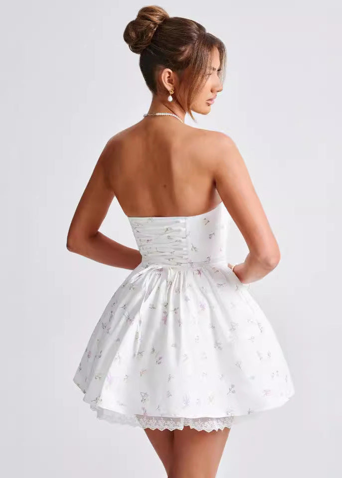 Beautifully Finished Dress in a Timeless Design