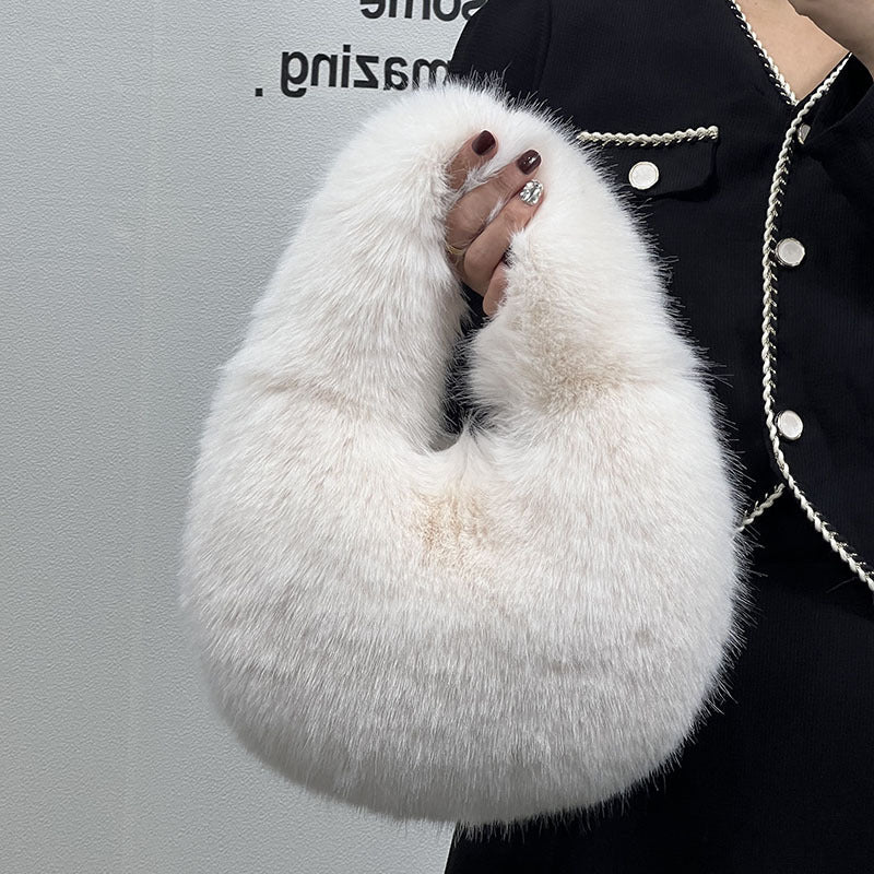 Well Tailored Bag with a Graceful Silhouette