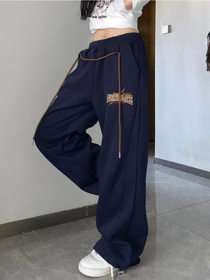 Effortlessly Elegant Pants with a Timeless Design