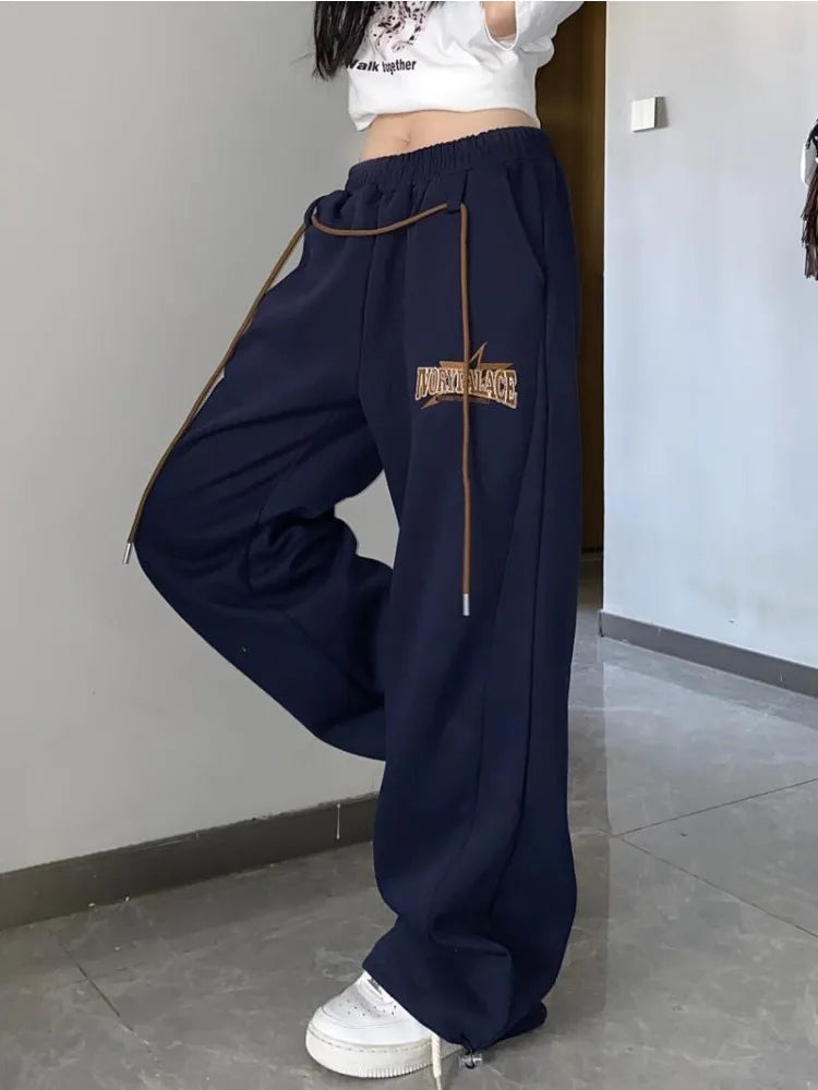 Effortlessly Elegant Pants with a Timeless Design