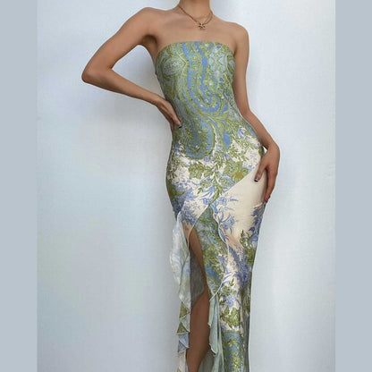 A Vintage Style Dress with Delicate Timeless Details