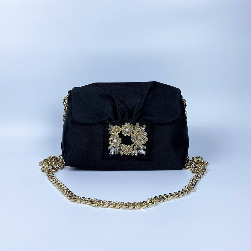 Classic Chain with Timeless Appeal