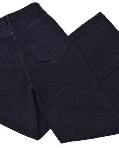 Effortlessly Elegant Pants with a Timeless Design