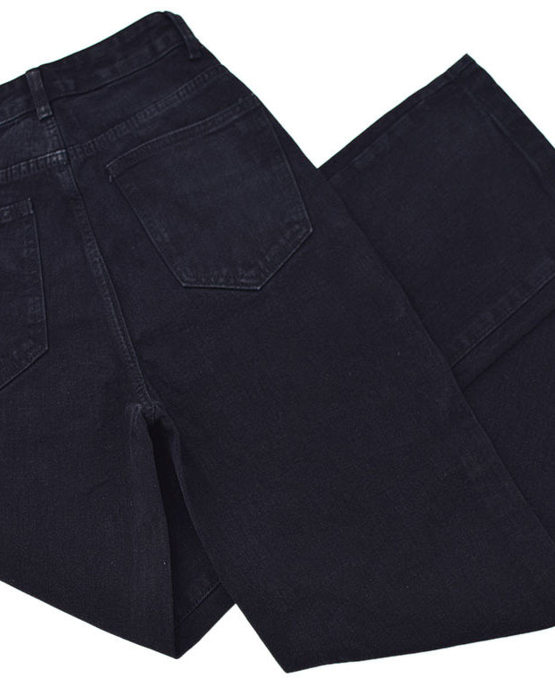 Effortlessly Elegant Pants with a Timeless Design