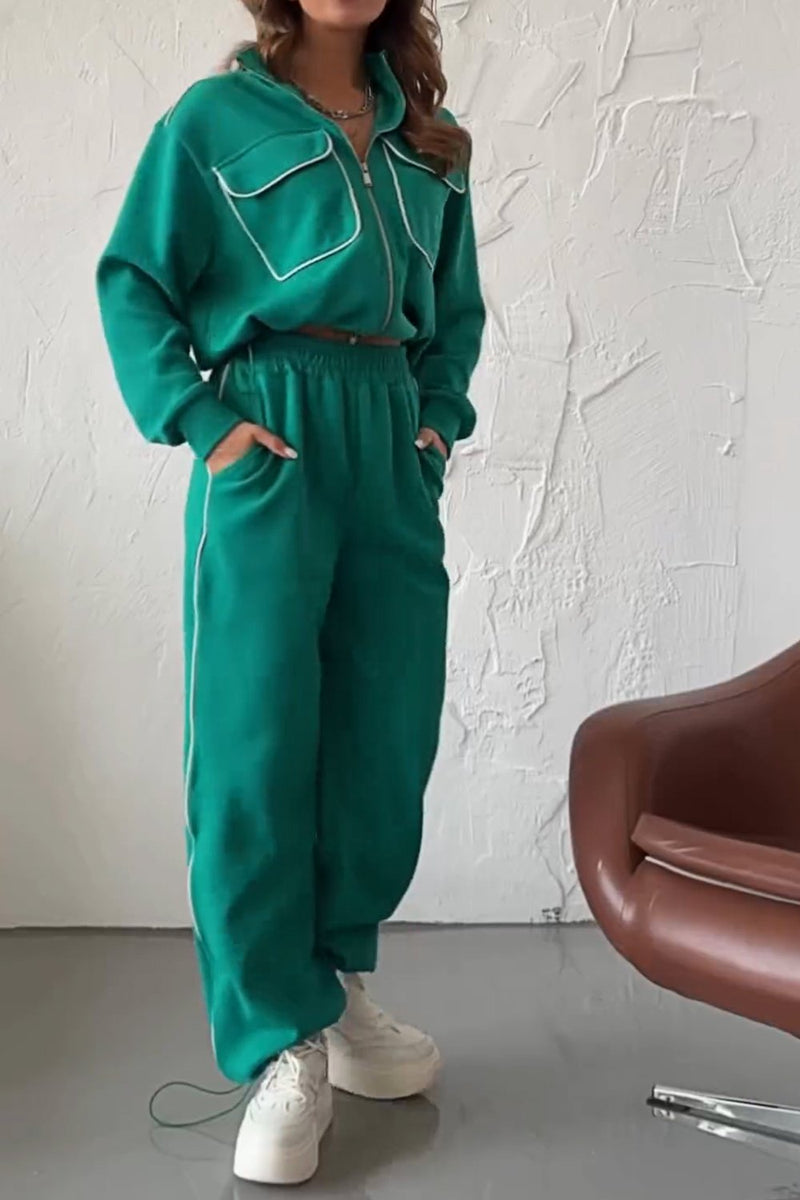 Effortlessly Elegant Pants with a Timeless Design