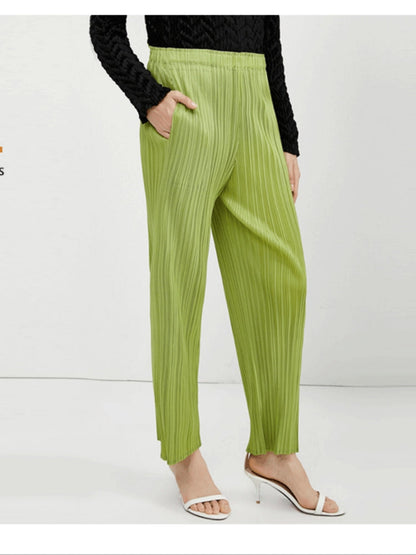 Well Tailored Pants with a Graceful Silhouette