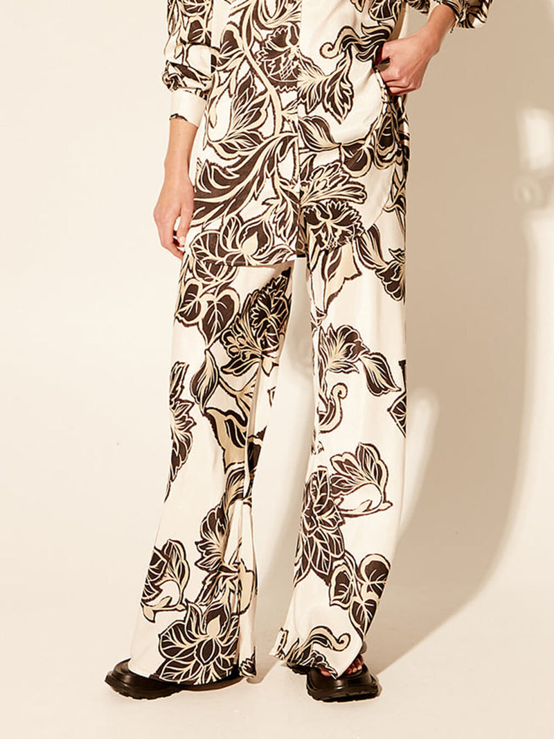 Polished Pants with an Effortless Classic Look