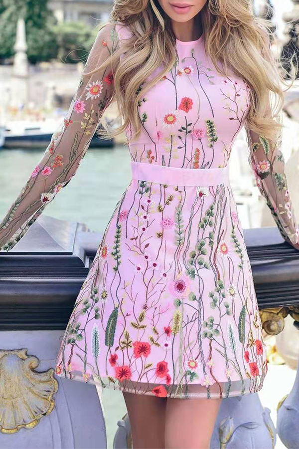 Classic Vintage Dress with a Flattering Fit