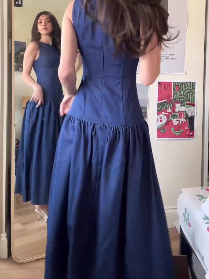 Sophisticated Dress with a Clean Classic Look