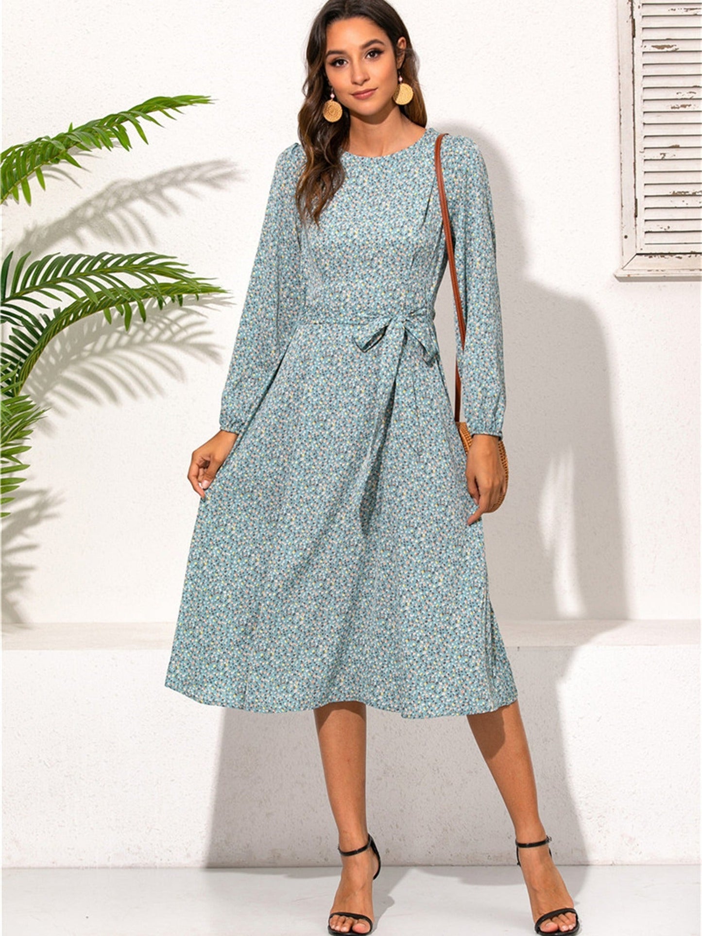 Beautifully Finished Dress in a Timeless Design
