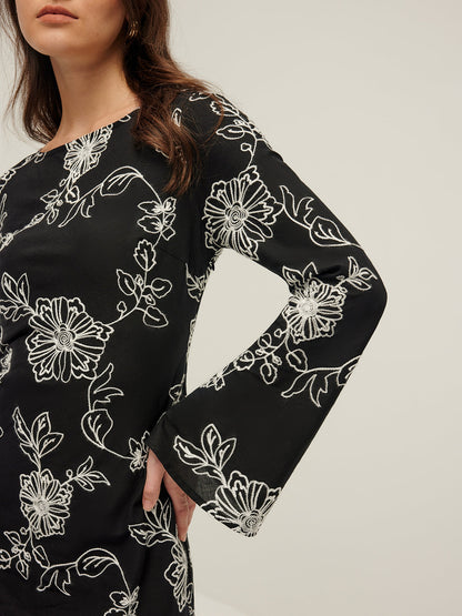 Well Tailored Dress with a Graceful Silhouette