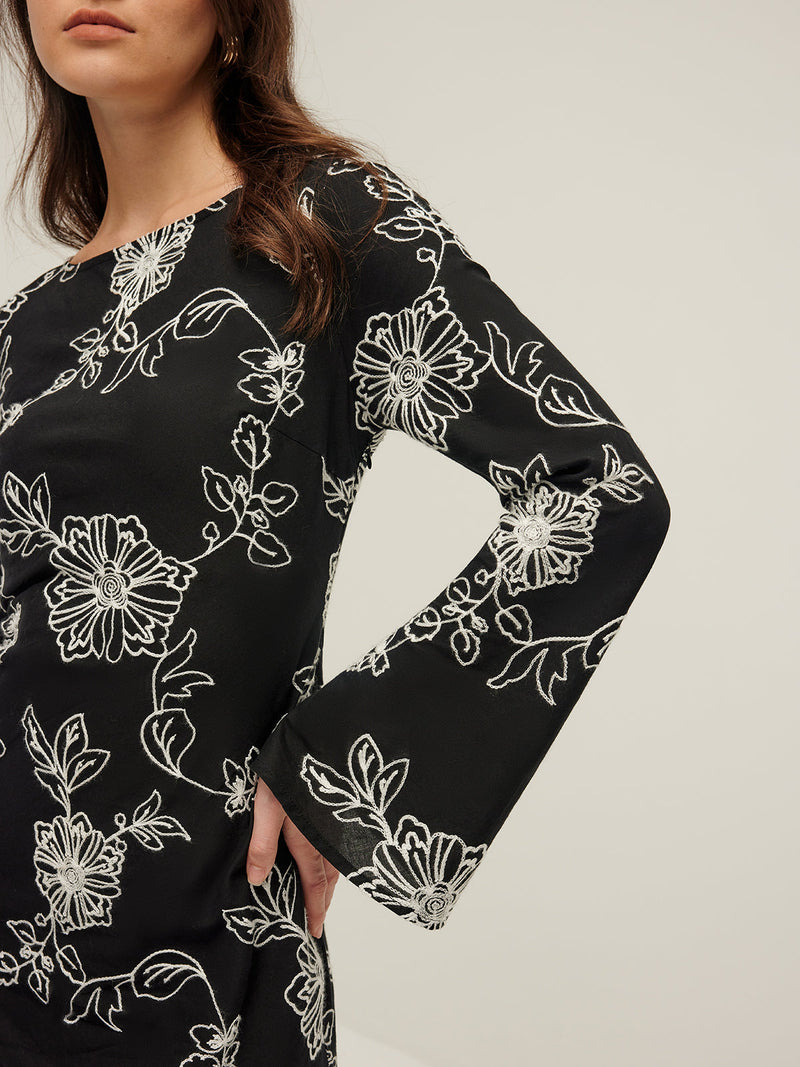 Well Tailored Dress with a Graceful Silhouette