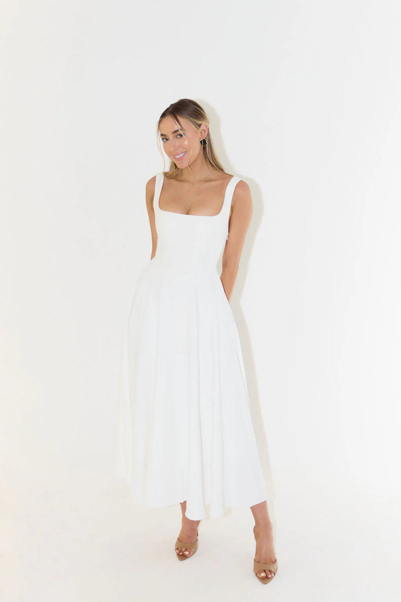 Effortlessly Elegant Dress with a Timeless Design