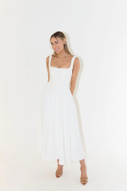 Well Tailored Dress with a Graceful Silhouette