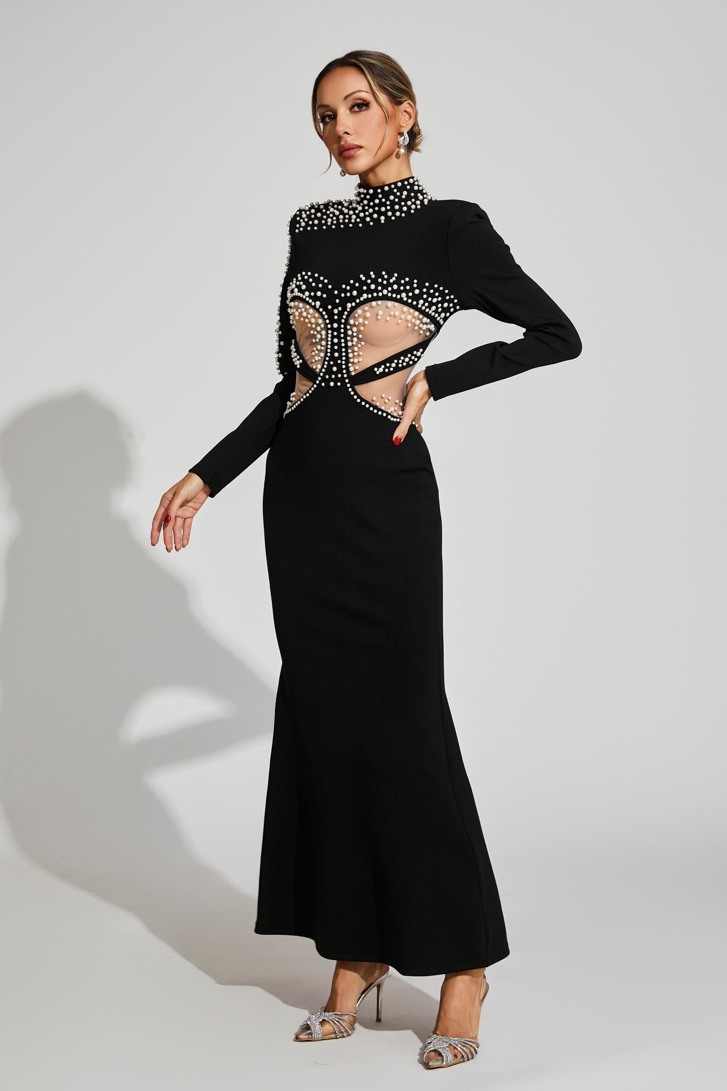 Well Tailored Dress with a Graceful Silhouette