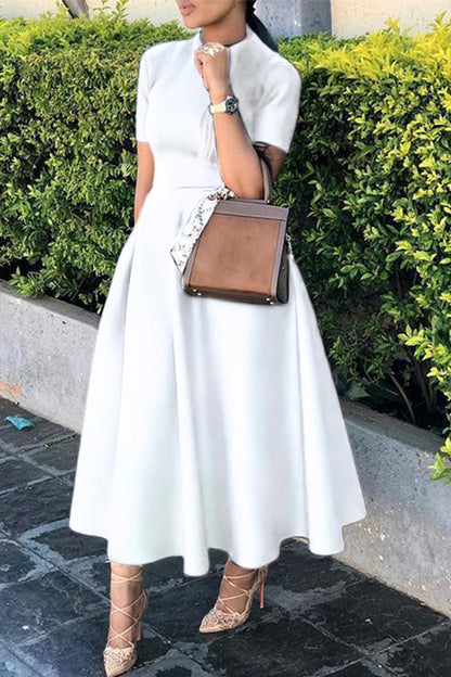 Effortlessly Elegant Dress with a Timeless Design