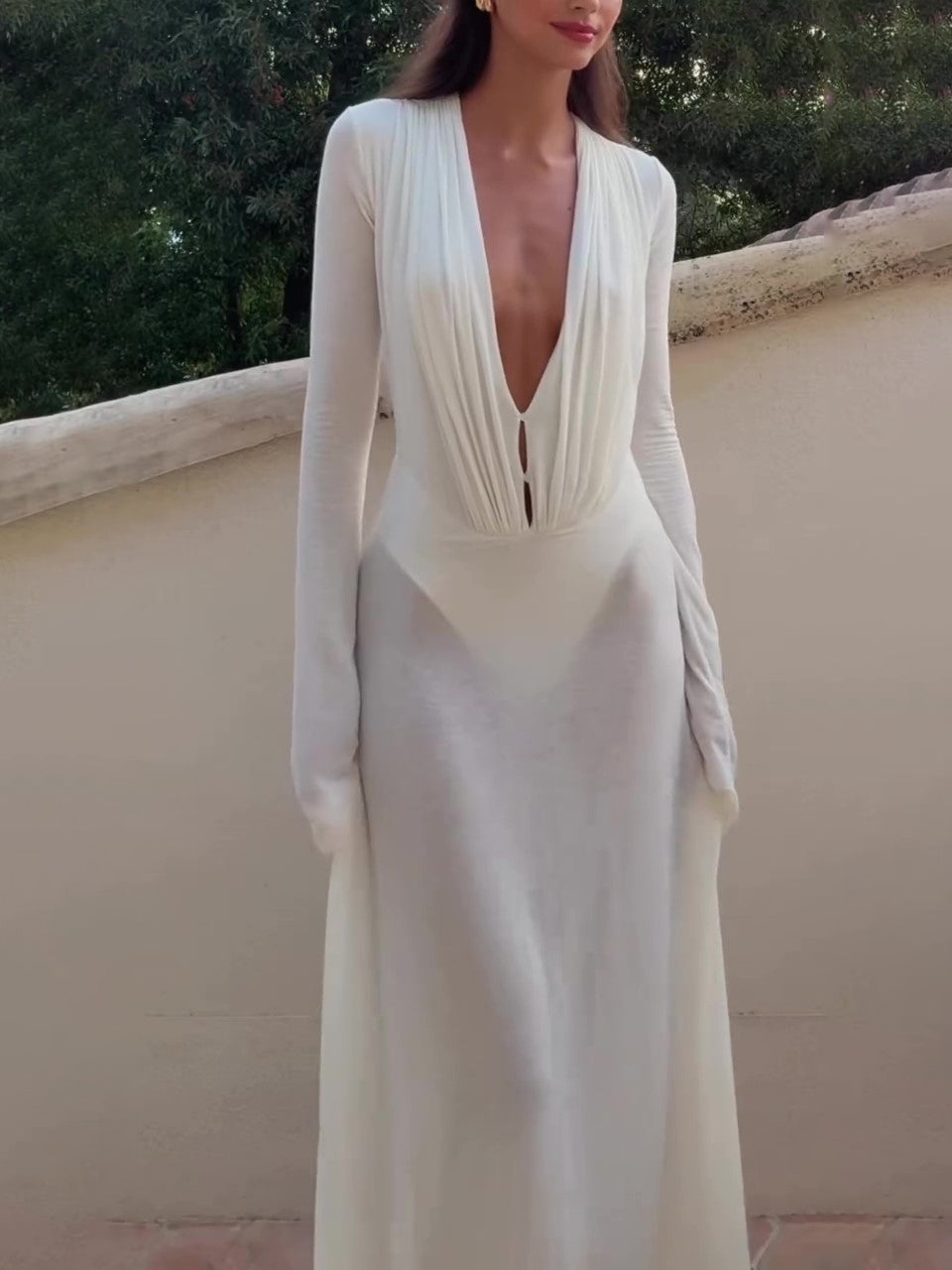 Beautifully Finished Dress in a Timeless Design