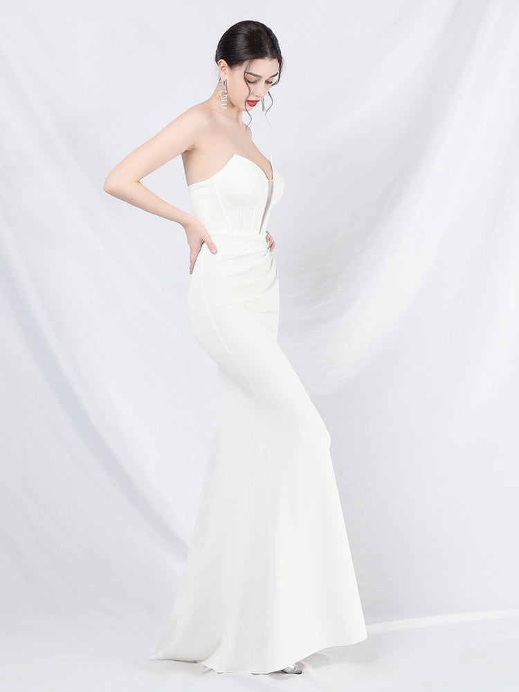 Well Tailored Dress with a Graceful Silhouette