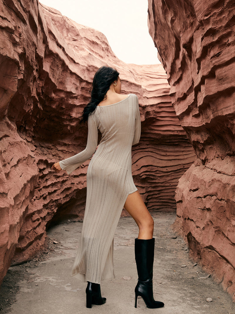 Effortlessly Elegant Sweater with a Timeless Design
