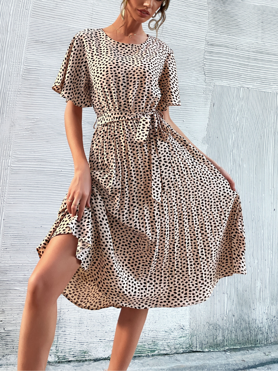 Effortlessly Elegant Dress with a Timeless Design