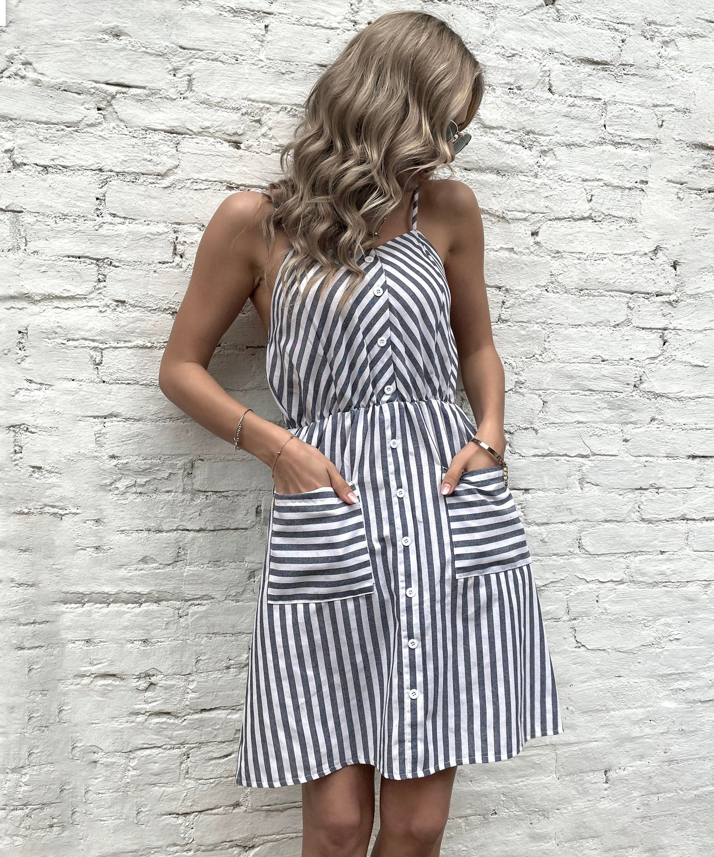 Effortlessly Elegant Dress with a Timeless Design
