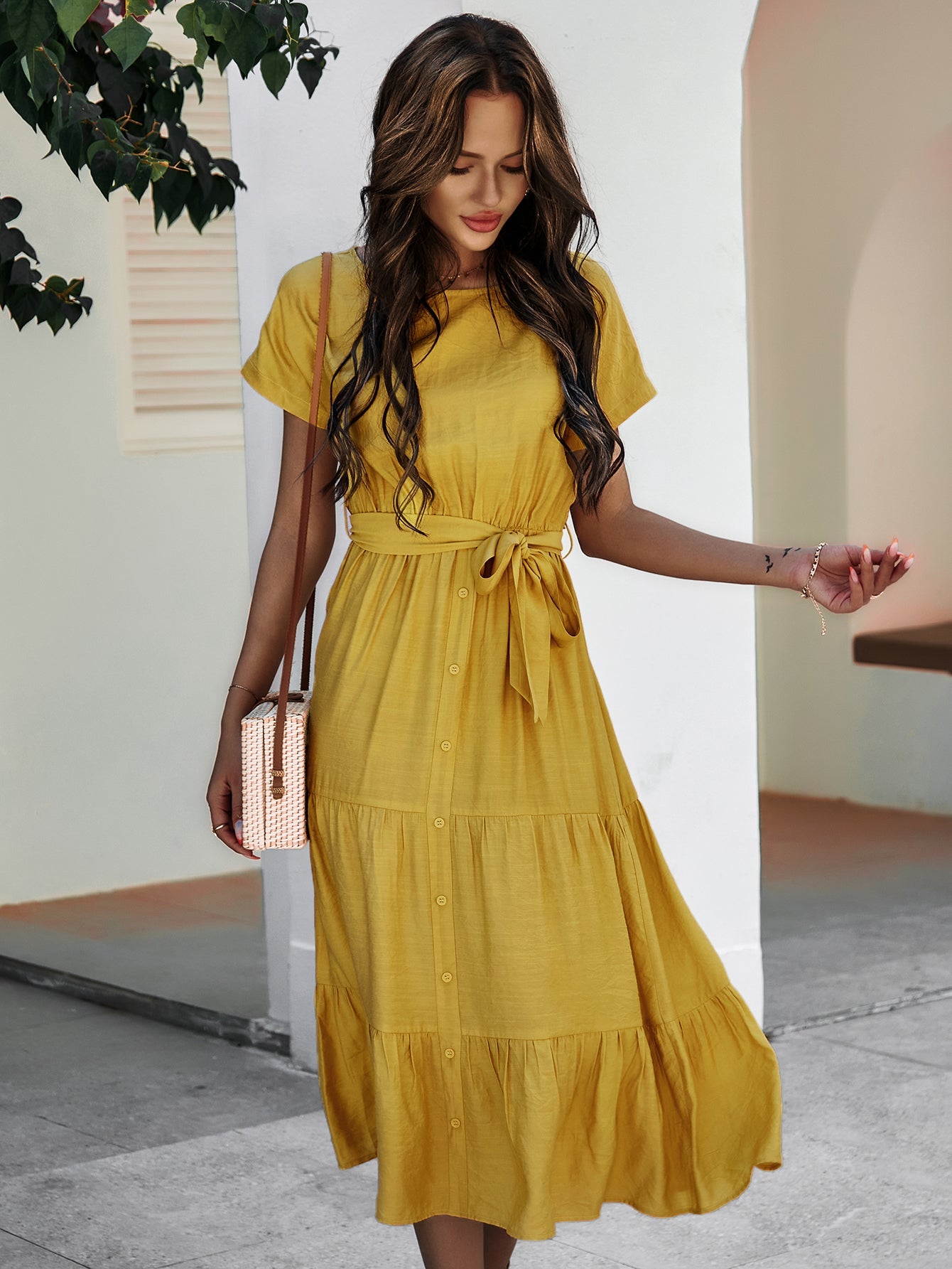 Effortlessly Elegant Dress with a Timeless Design