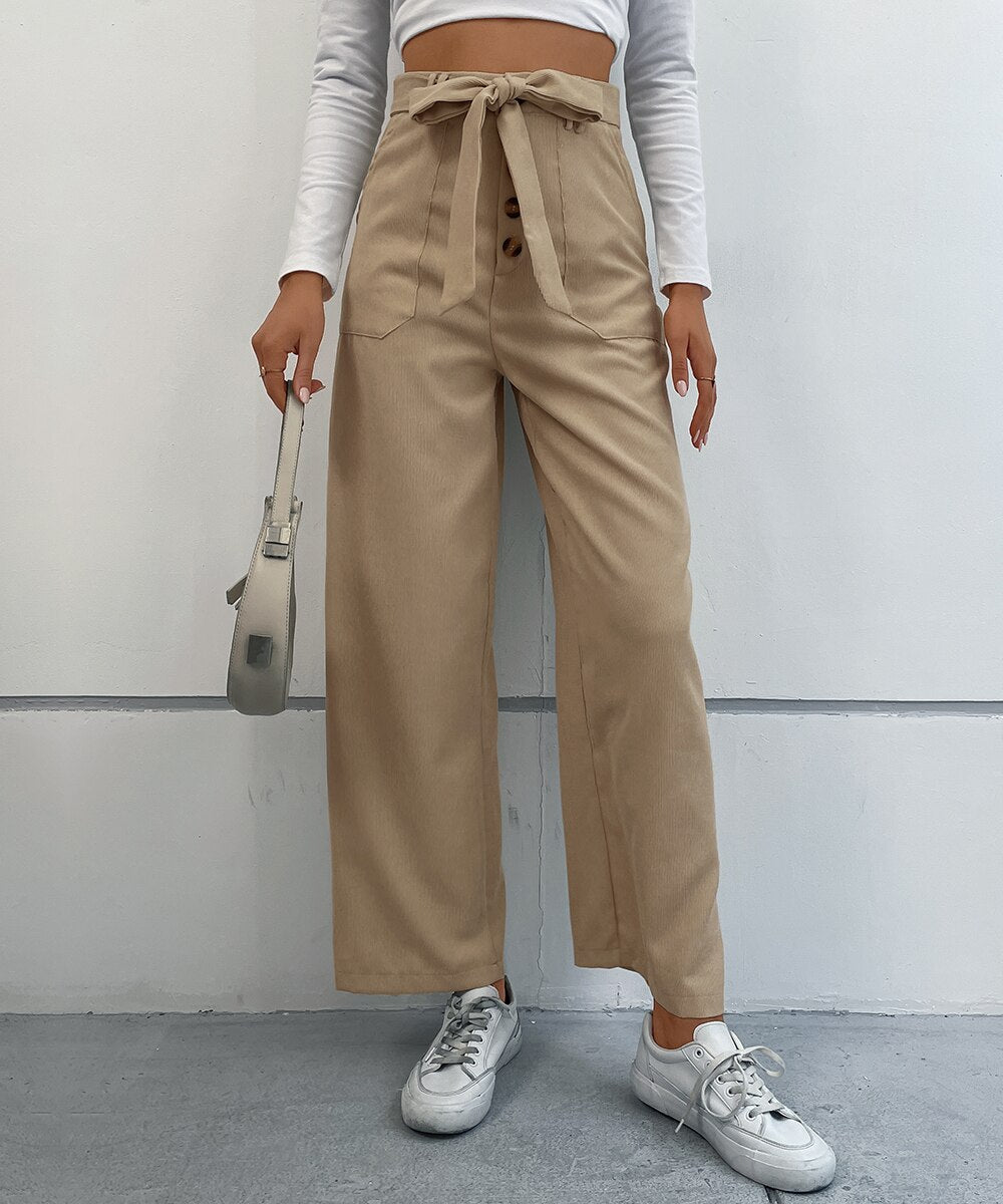 Effortlessly Elegant Pants with a Timeless Design