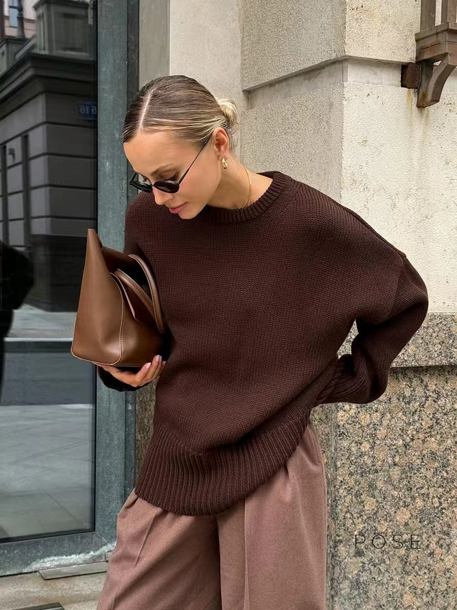 Effortlessly Elegant Sweater with a Timeless Design