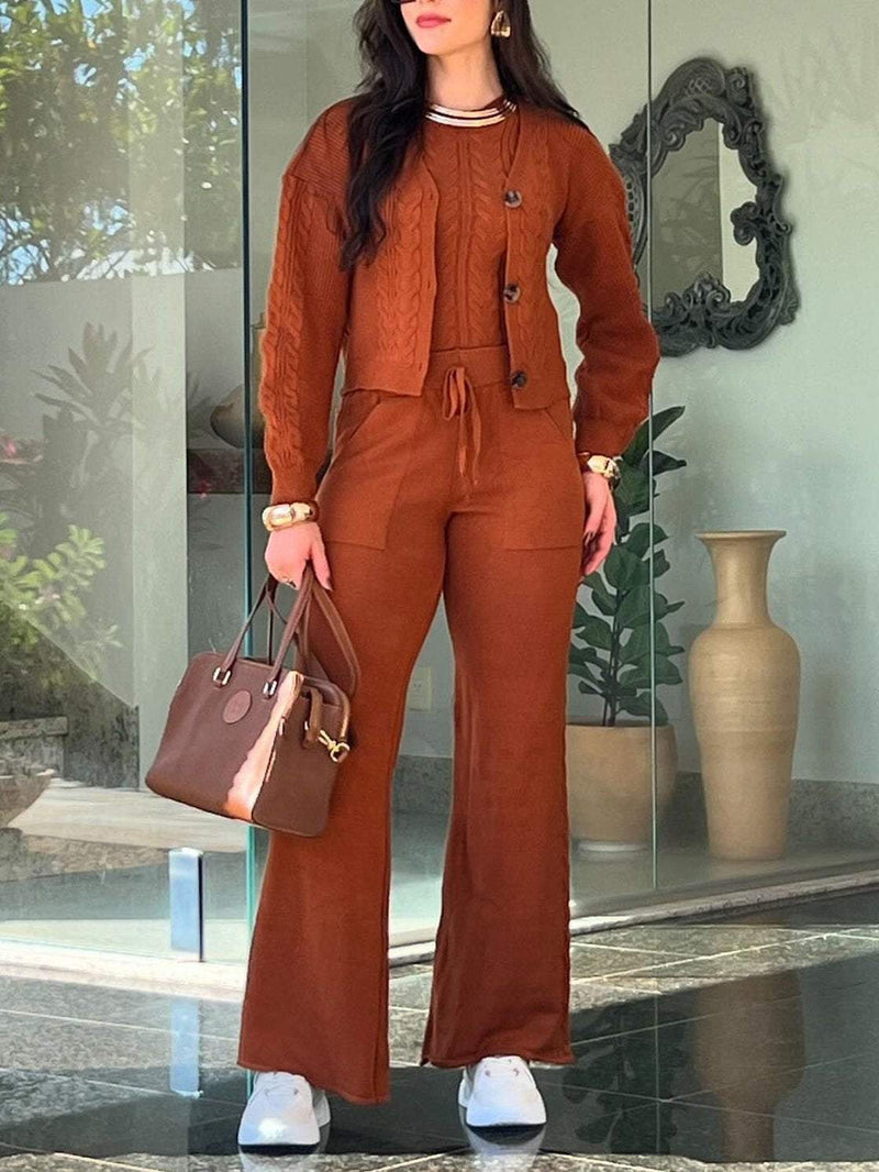 Effortlessly Elegant Pants with a Timeless Design