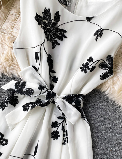 Effortlessly Elegant Dress with a Timeless Design