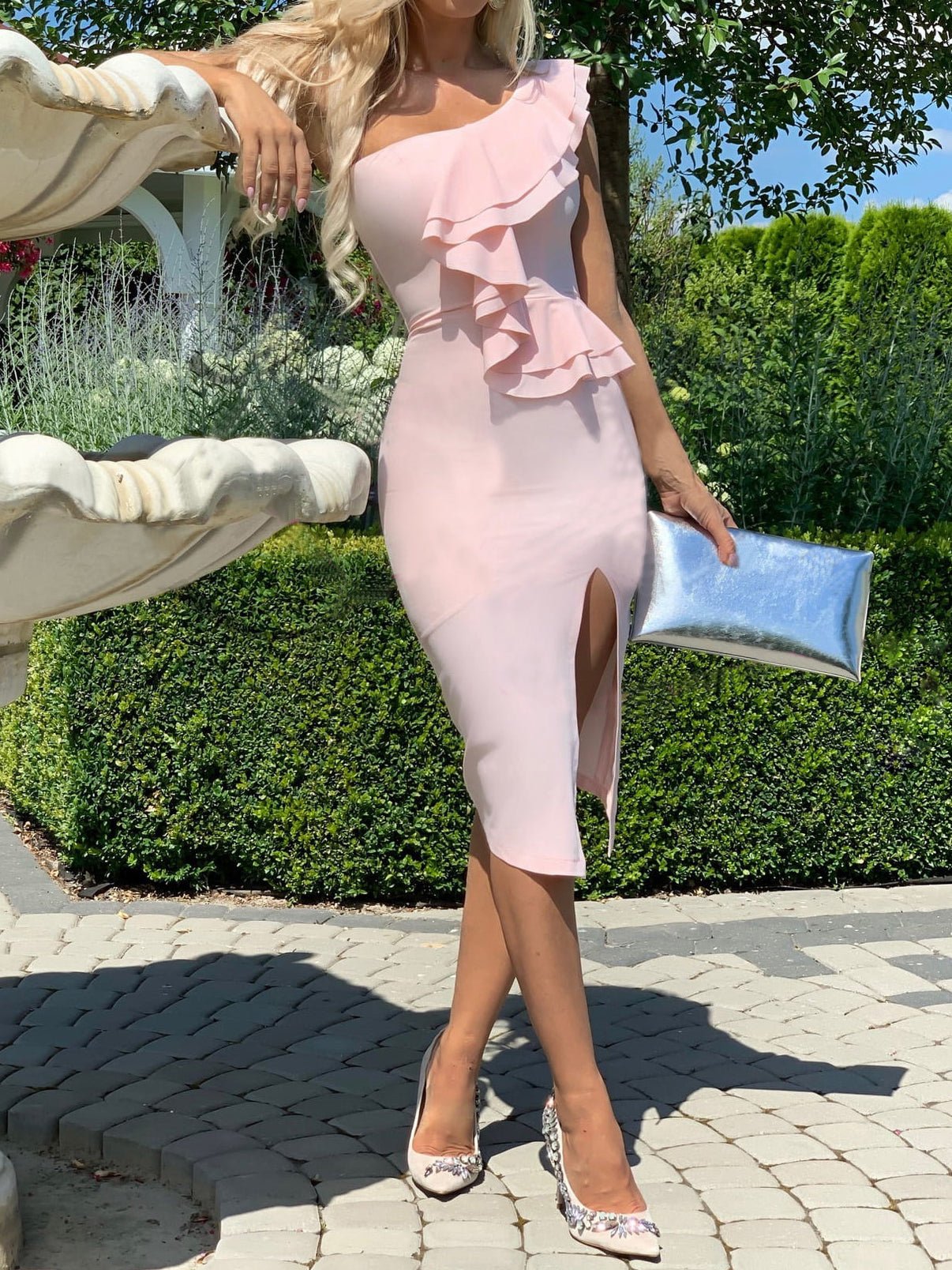 Beautifully Crafted Dress in a Classic Style