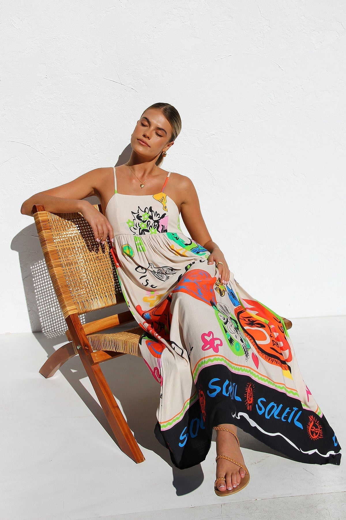 Beautifully Finished Dress in a Timeless Design