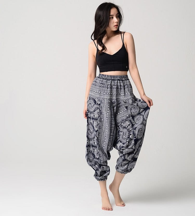 Effortlessly Elegant Pants with a Timeless Design