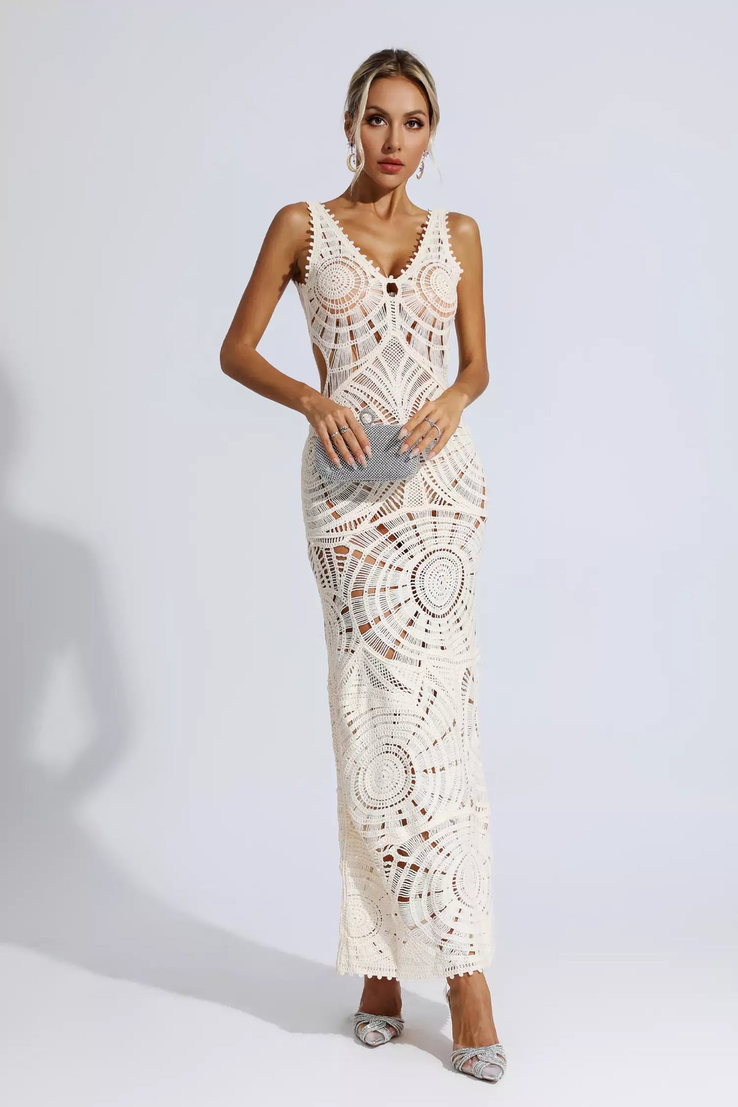 Beautifully Finished Dress in a Timeless Design
