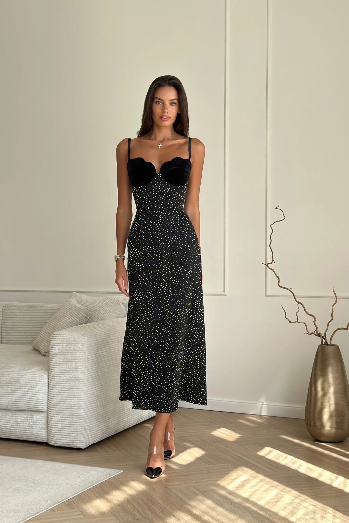 Beautifully Finished Dress in a Timeless Design