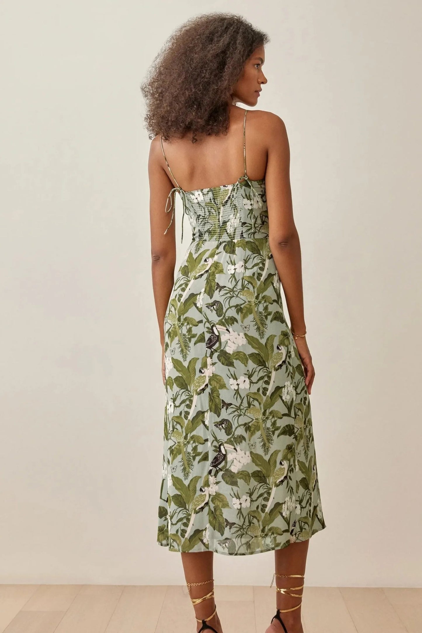 Well Tailored Dress with a Graceful Silhouette