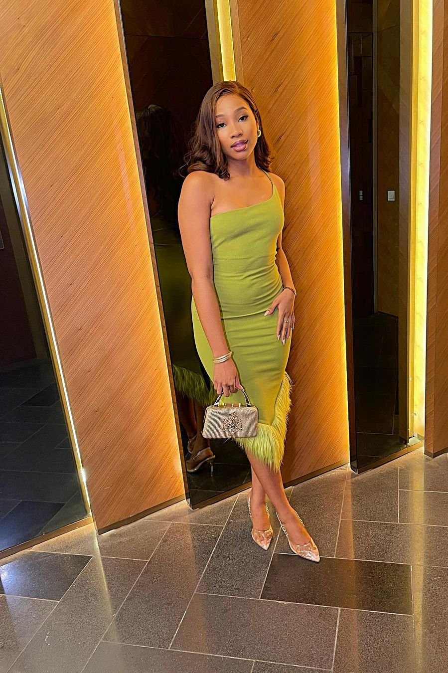 Effortlessly Elegant Dress with a Timeless Design