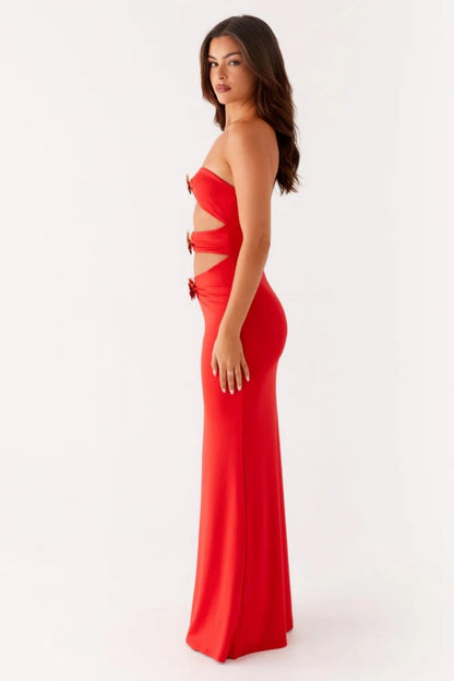 Beautifully Finished Dress in a Timeless Design