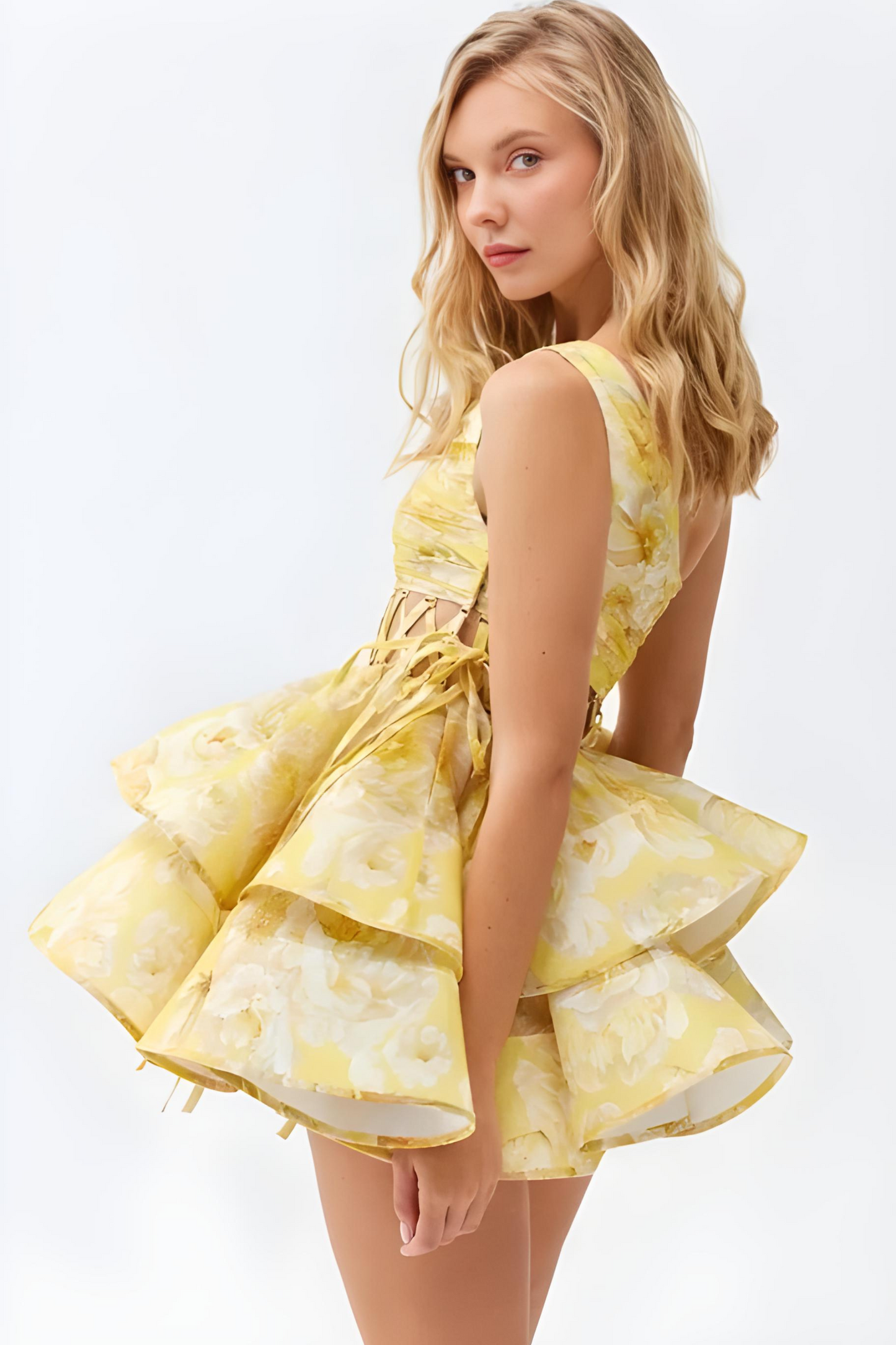 Beautifully Finished Dress in a Timeless Design