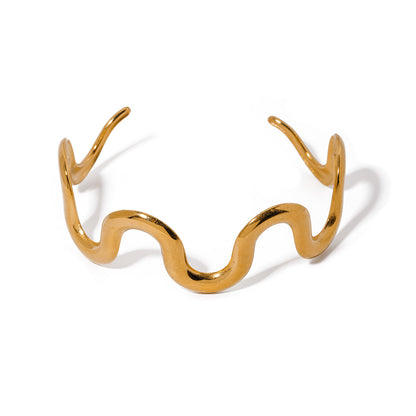 Charming Gold Bracelet for Any Occasion