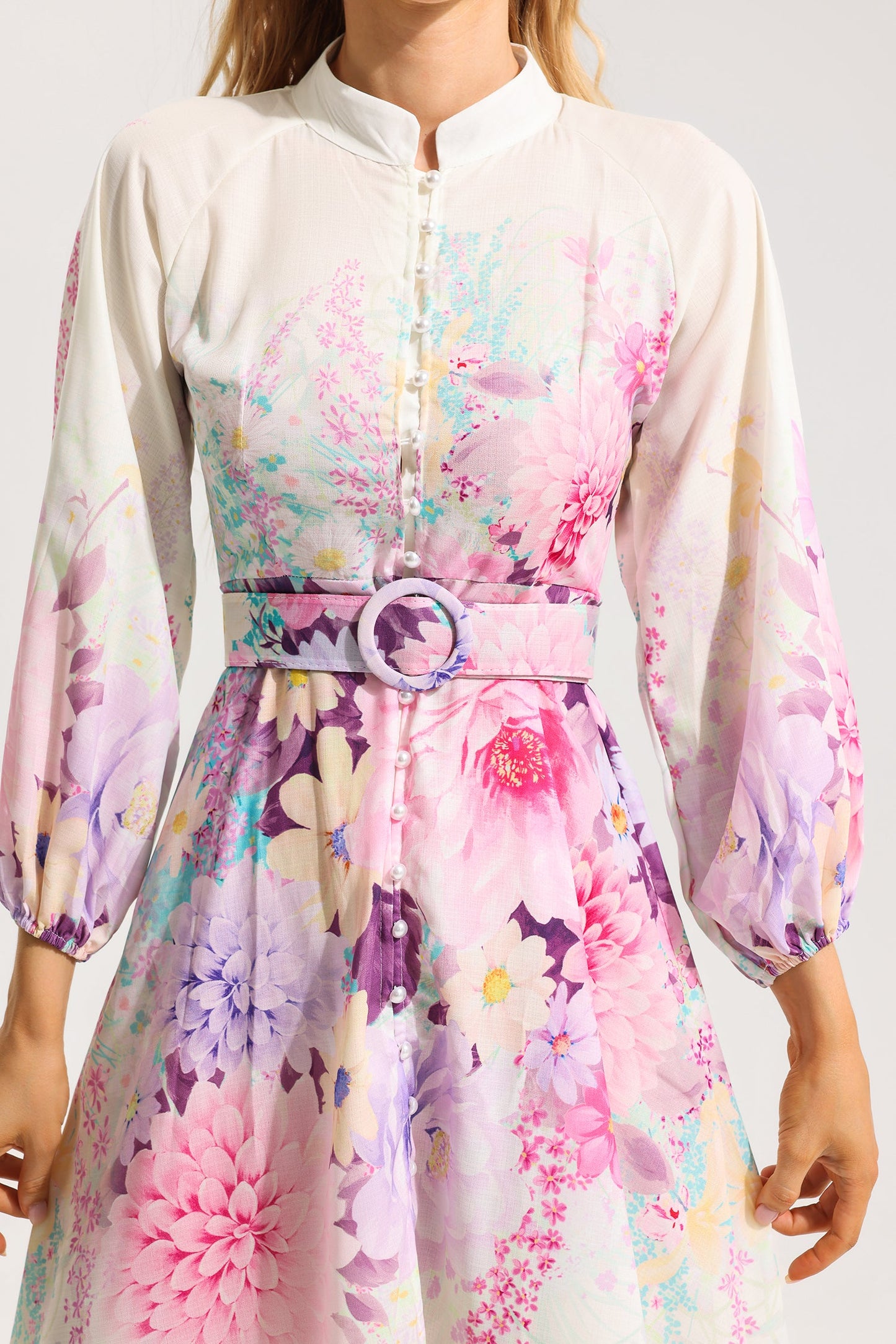 Beautifully Finished Dress in a Timeless Design
