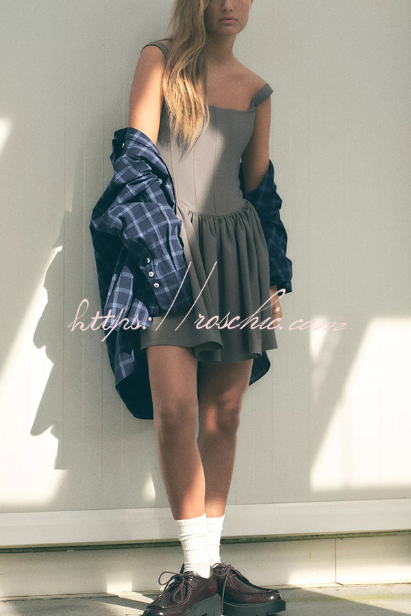 Effortlessly Elegant Dress with a Timeless Design