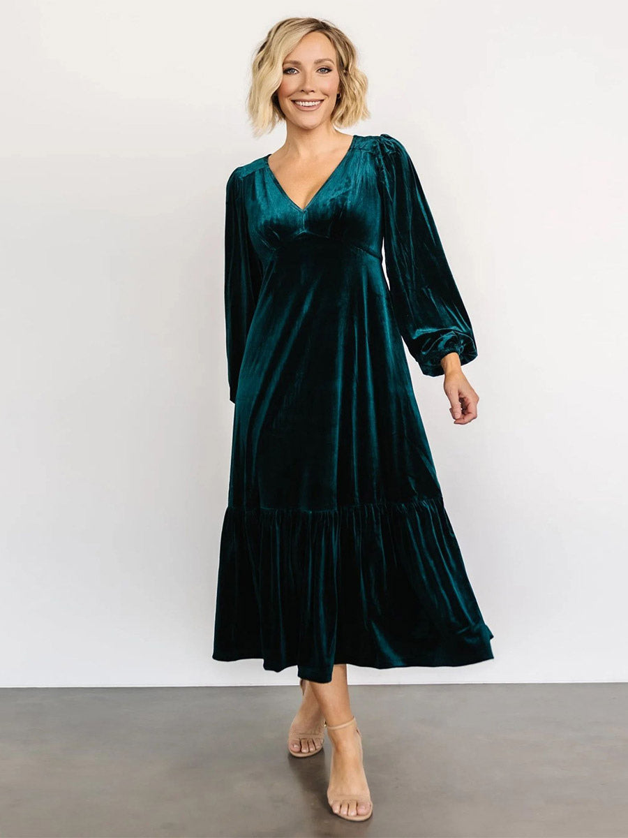 Beautifully Finished Dress in a Timeless Design