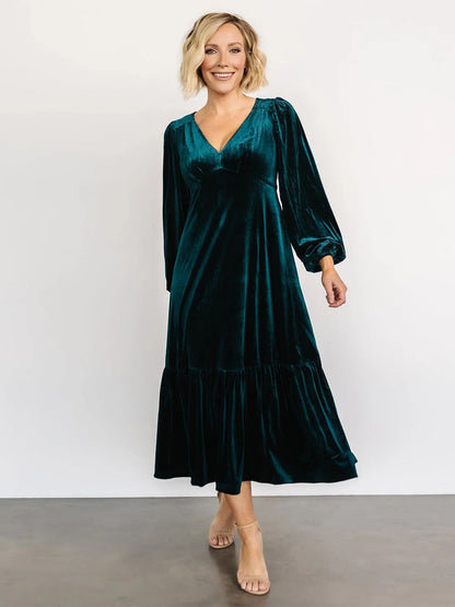 Beautifully Finished Dress in a Timeless Design