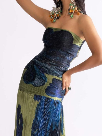 A Vintage Style Dress with Delicate Timeless Details