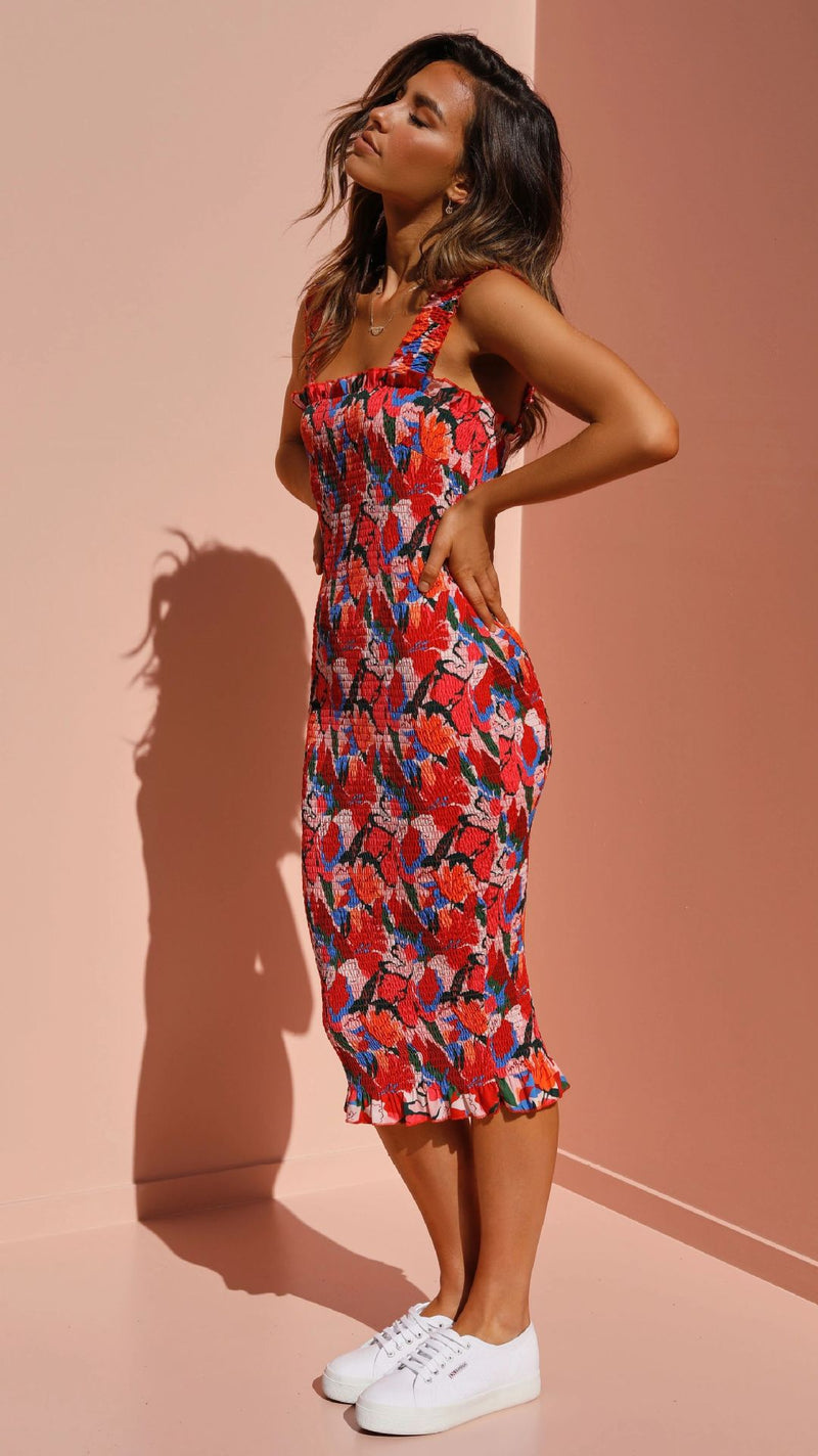 Well Tailored Dress with a Graceful Silhouette